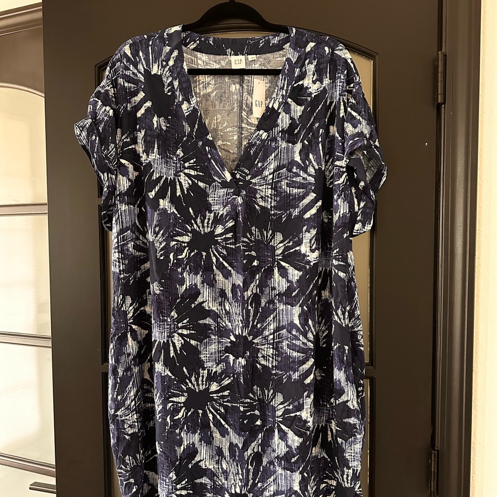 GAP Dress XXL short sleeve navy blue and white floral rayon worn once
